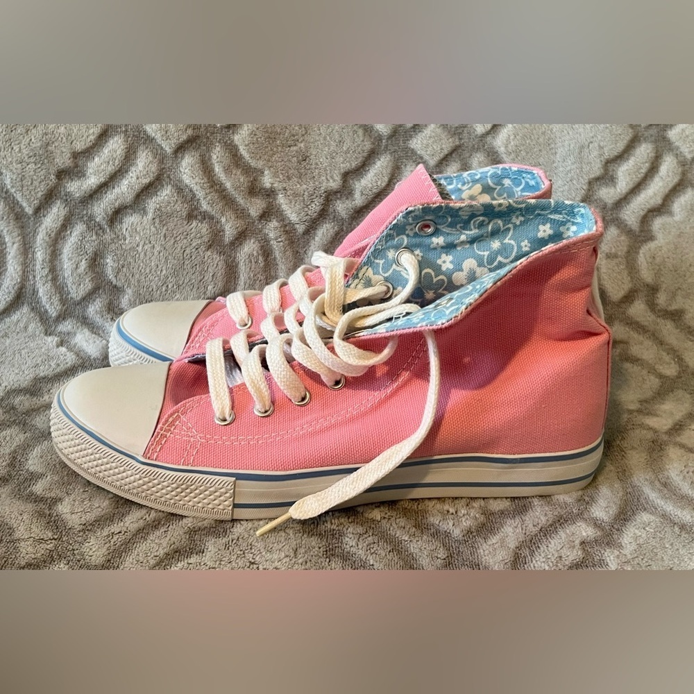 Route 66 Pink Canvas High Top Sneakers Women’s Sz 8 Floral Lining w/ Box - Picture 3 of 6